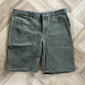 Mens Tavik shorts. Olive green. Size 32 EUC